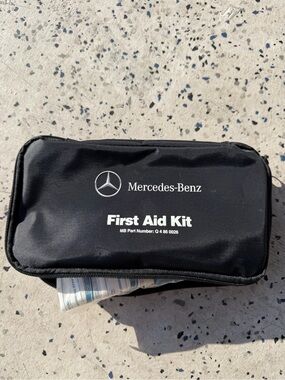 NEW MERCEDES BENZ FIRST AID KIT OEM MB PART NUMBER Q 4 86 0026